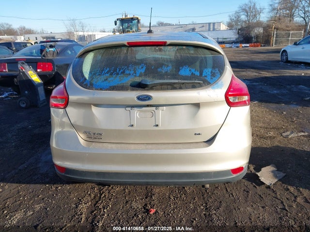 Ford FOCUS SE 2018 1FADP3K20JL263902 Image 16