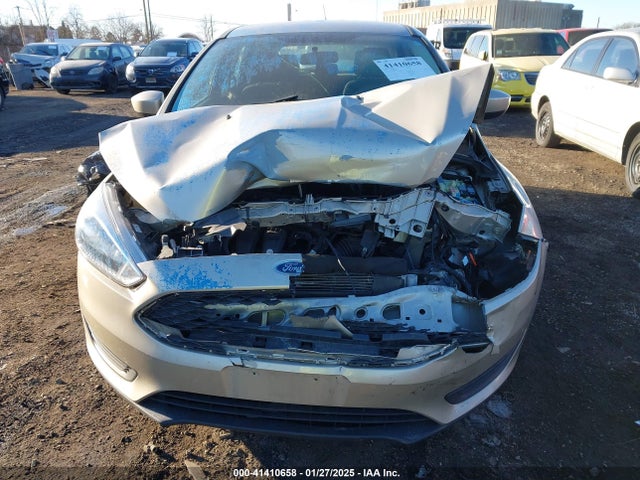 Ford FOCUS SE 2018 1FADP3K20JL263902 Image 17