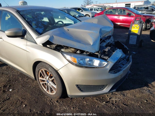 Ford FOCUS SE 2018 1FADP3K20JL263902 Image 18