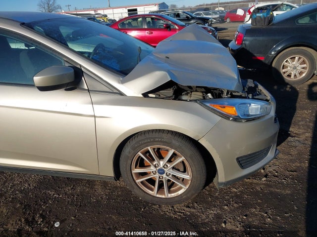 Ford FOCUS SE 2018 1FADP3K20JL263902 Image 19