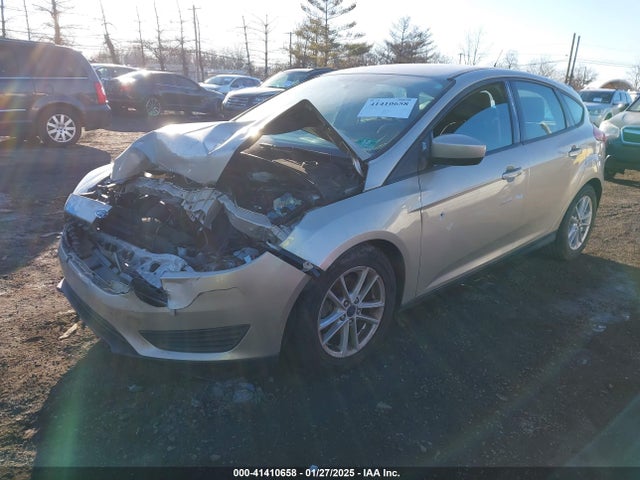 Ford FOCUS SE 2018 1FADP3K20JL263902 Image 2