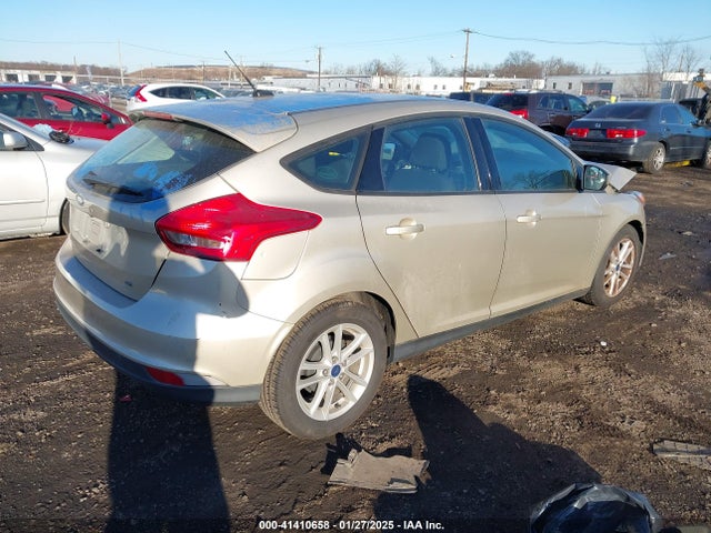 Ford FOCUS SE 2018 1FADP3K20JL263902 Image 4