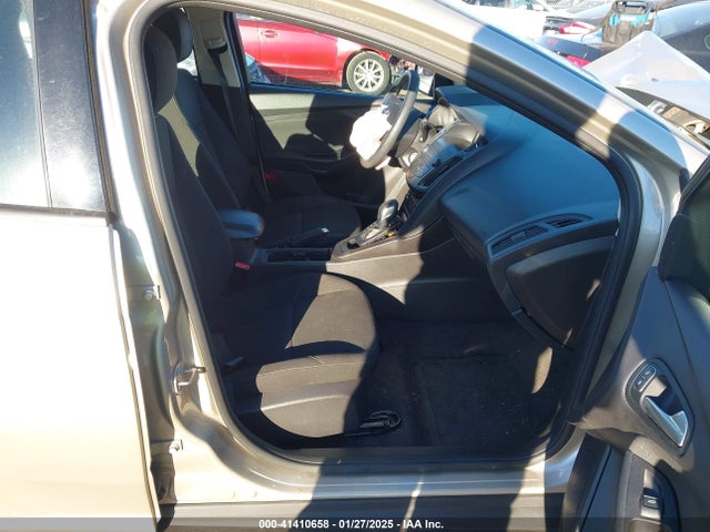 Ford FOCUS SE 2018 1FADP3K20JL263902 Image 5