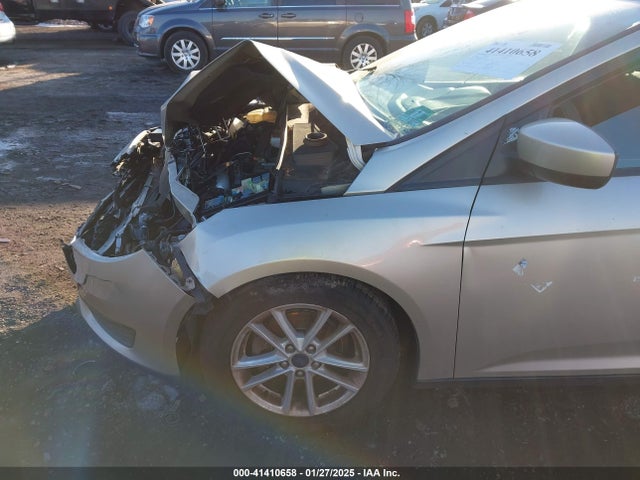 Ford FOCUS SE 2018 1FADP3K20JL263902 Image 6