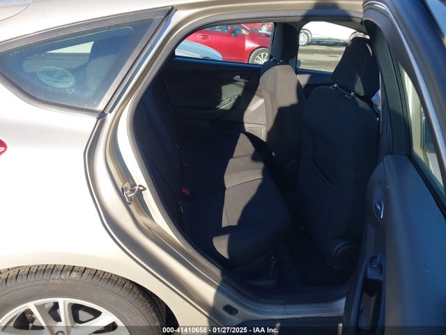 Ford FOCUS SE 2018 1FADP3K20JL263902 Image 8