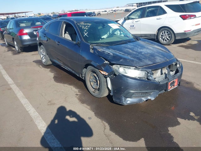 Honda Civic Lx 2018 2HGFC2F55JH600317 Image 1