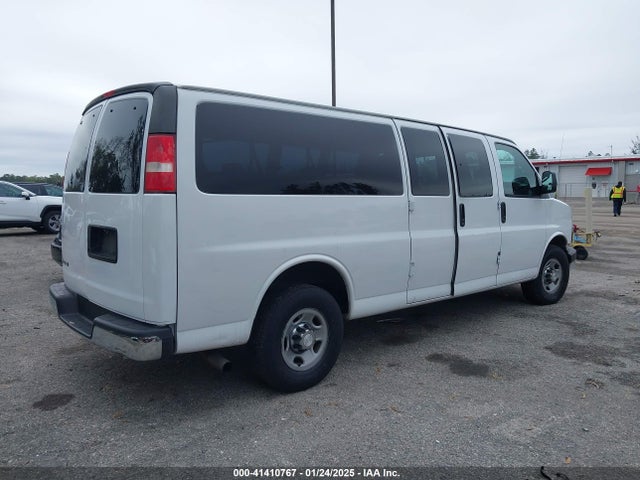 1GAZGPFG1H1167532 Chevrolet Express 3500 Lt