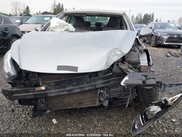 5NPDH4AEXFH598279 Hyundai ELANTRA SE