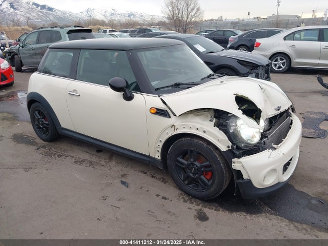 2011 MINI COOPER WMWSU3C57BTX96282 Photo 0