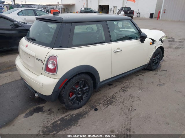 2011 MINI COOPER WMWSU3C57BTX96282 Photo 3