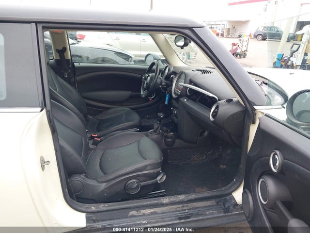 2011 MINI COOPER WMWSU3C57BTX96282 Photo 4