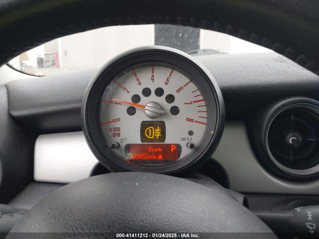 2011 MINI COOPER WMWSU3C57BTX96282 Photo 6