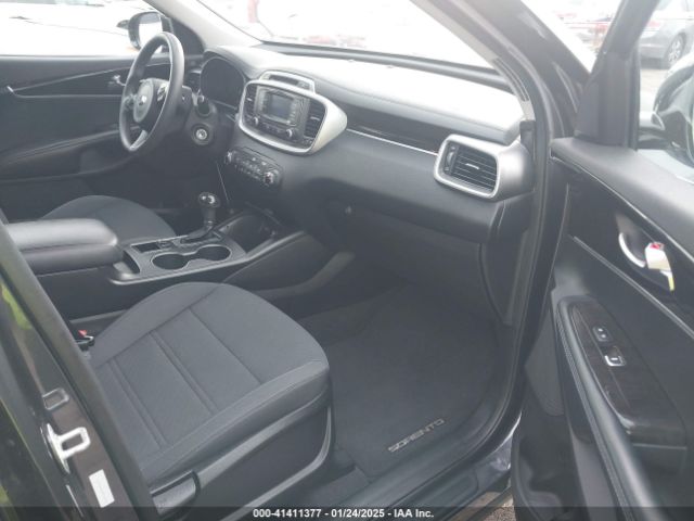 5XYPG4A56HG302345 KIA Sorento 3.3l Lx