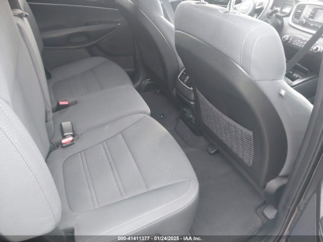 5XYPG4A56HG302345 KIA Sorento 3.3l Lx