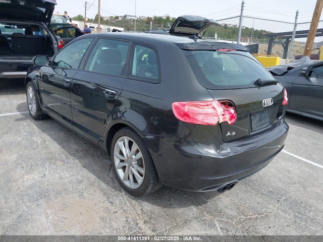 2013 AUDI A3 WAUBEAFM9DA020500 Photo 2