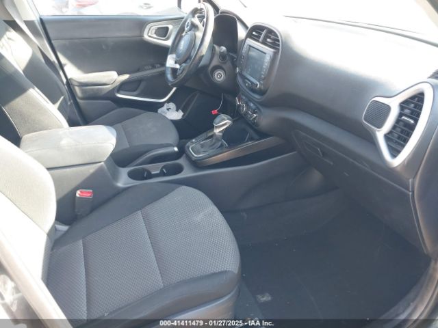 KNDJ23AU2L7032655 KIA Soul X-line