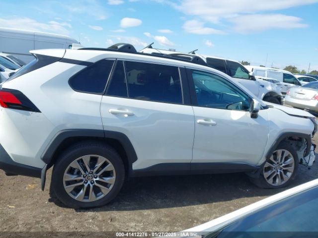 2T3C1RFV4NW233139 Toyota Rav4 Xle Premium