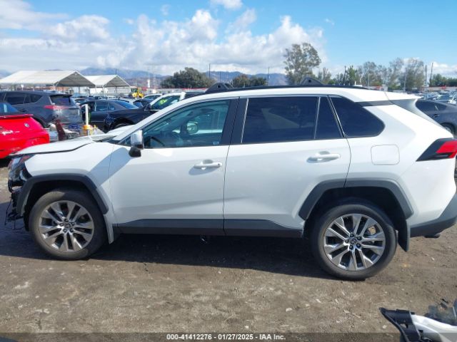 2T3C1RFV4NW233139 Toyota Rav4 Xle Premium