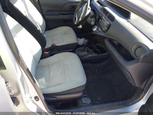 JTDKDTB39F1105466 Toyota Prius C One