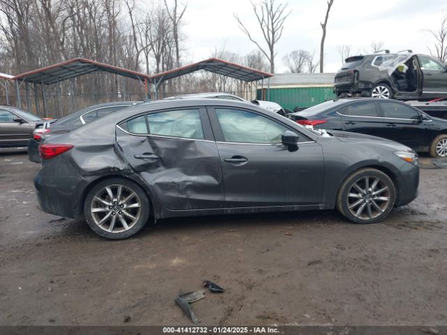 3MZBN1V35JM174323 Mazda Mazda3 Touring