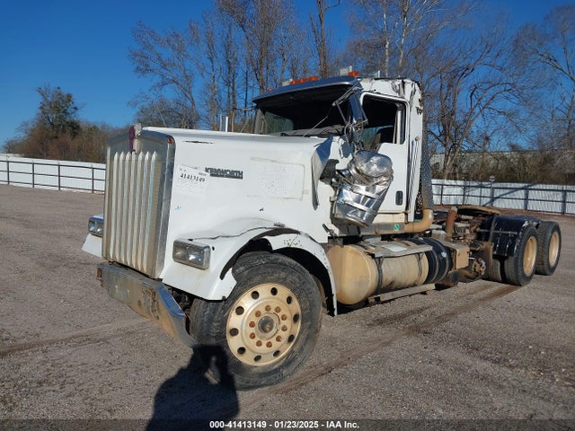 1XKWP4TX1EJ405697 Kenworth Construction W900