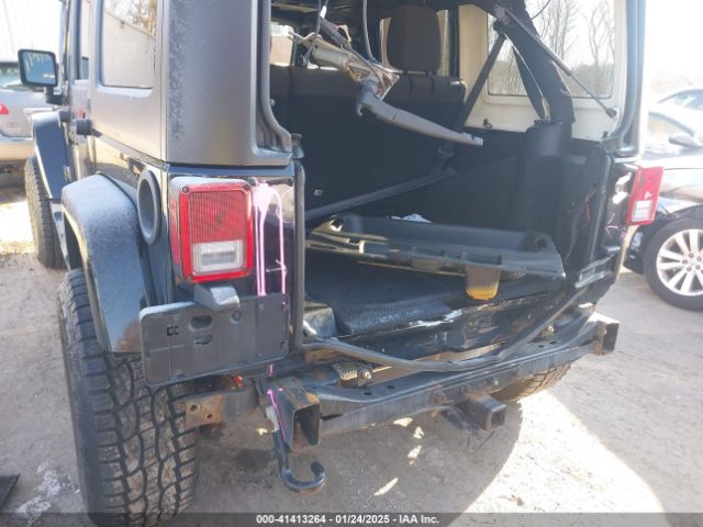 1C4HJWEG8JL921293 Jeep Wrangler Jk Unlimited Sahara 4x4