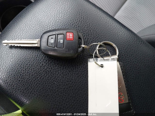 Toyota RAV4 LE 2015 JTMZFREV0FD047187 Image 11