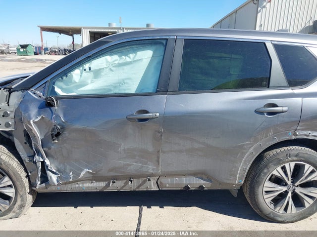 JN8BT3BA9PW436669 Nissan Rogue Sv Fwd