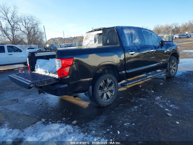 1N6AA1E50HN505382 Nissan 2017