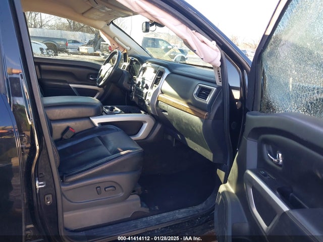 1N6AA1E50HN505382 Nissan 2017