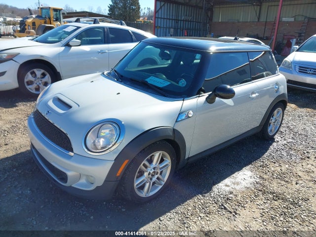 2011 MINI COOPER S WMWSV3C50BTY22993 Photo 1