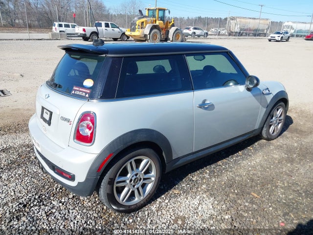2011 MINI COOPER S WMWSV3C50BTY22993 Photo 3