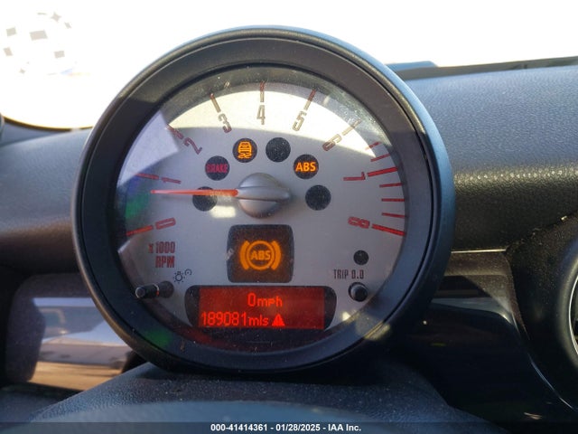 2011 MINI COOPER S WMWSV3C50BTY22993 Photo 6