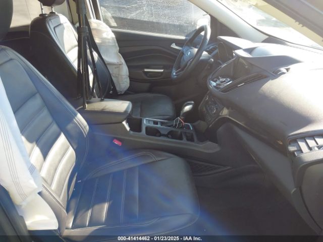 1FMCU9J9XKUA84502 Ford Escape Titanium