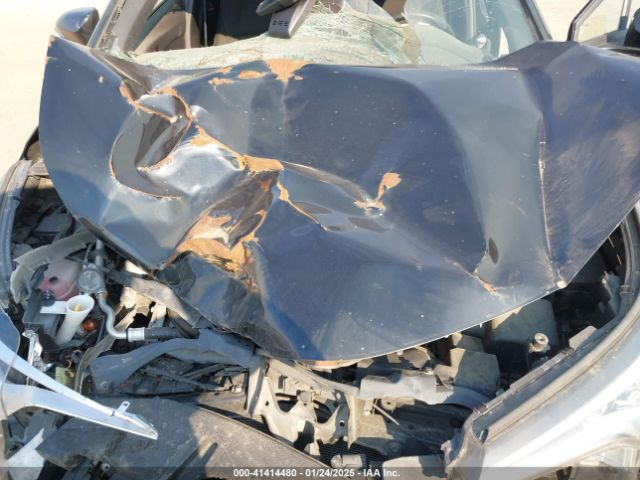JTNKHMBX3K1038852 Toyota C-HR LE