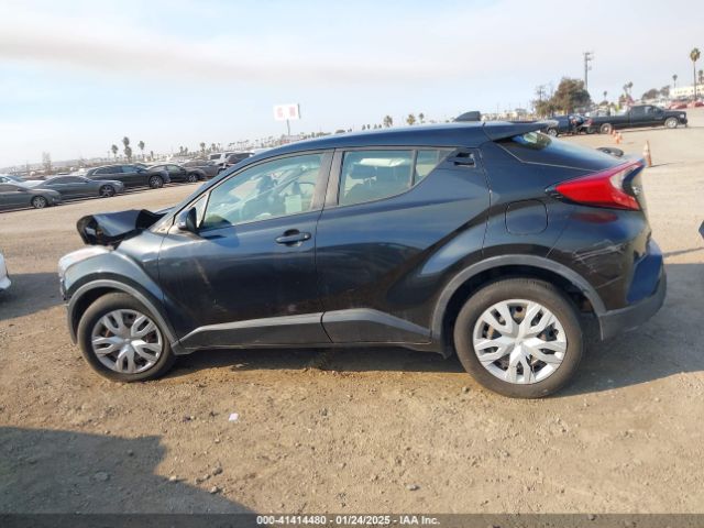 JTNKHMBX3K1038852 Toyota C-HR LE