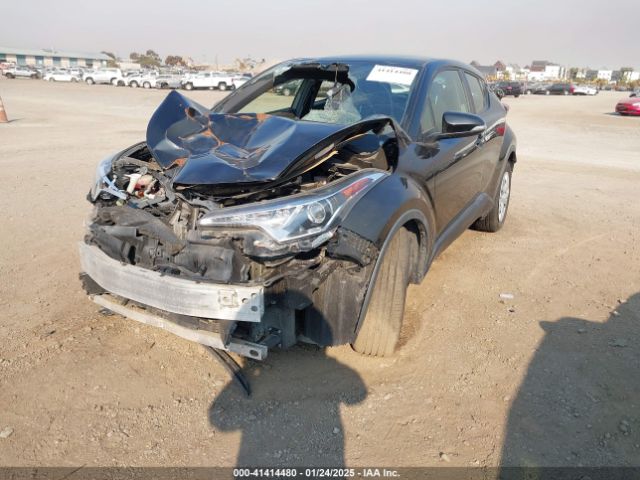JTNKHMBX3K1038852 Toyota C-HR LE