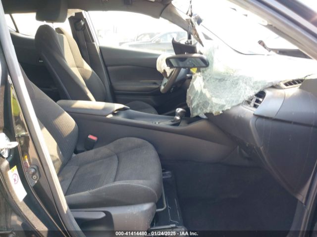 JTNKHMBX3K1038852 Toyota C-HR LE