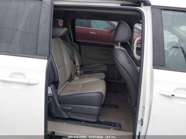KNDMB5C14H6260388 KIA SEDONA LX