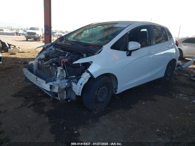 Honda FIT LX 2015 3HGGK5G54FM768580 Image 2