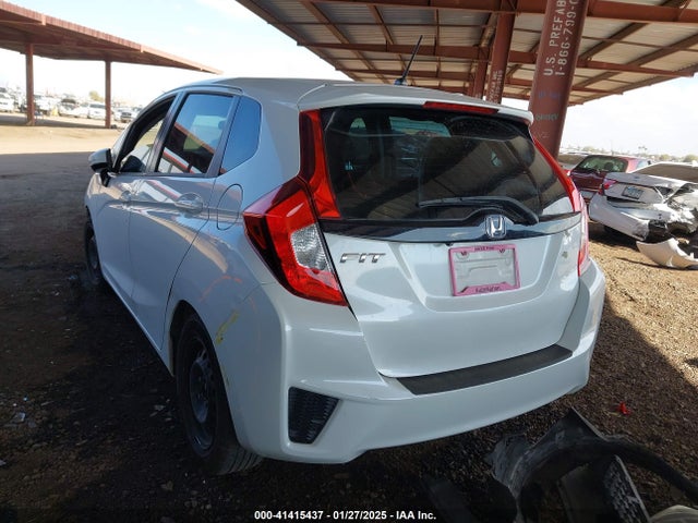 Honda FIT LX 2015 3HGGK5G54FM768580 Image 3