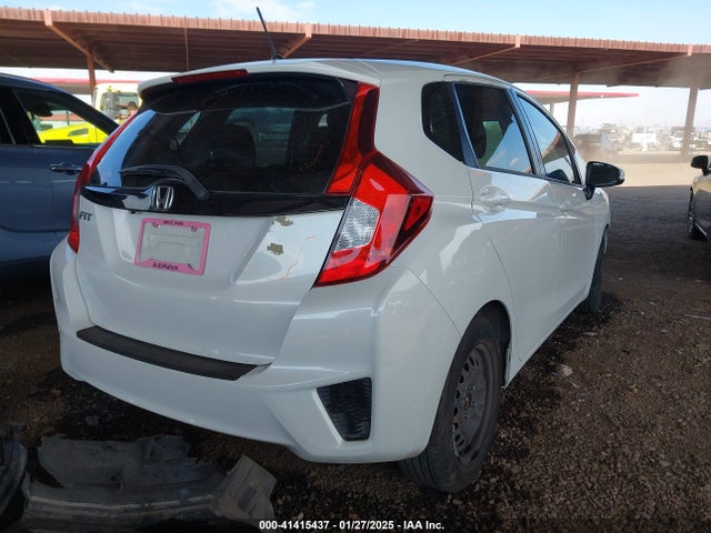 Honda FIT LX 2015 3HGGK5G54FM768580 Image 4