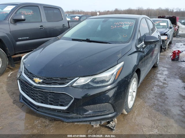 Chevrolet Cruze Lt Auto 2018 3G1BE6SM1JS603880 Image 2