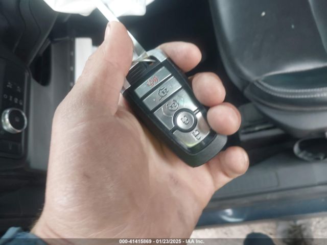 1FMCU0H62NUB17651 Ford ESCAPE SEL