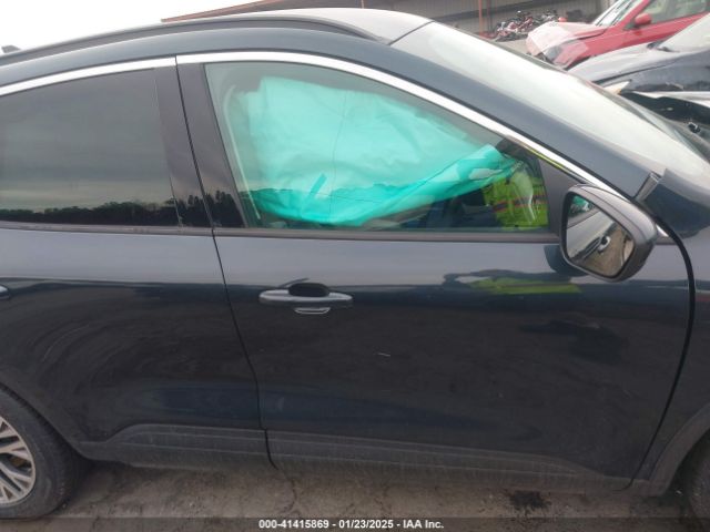 1FMCU0H62NUB17651 Ford ESCAPE SEL