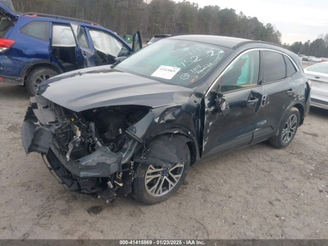 1FMCU0H62NUB17651 Ford ESCAPE SEL