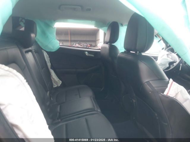 1FMCU0H62NUB17651 Ford ESCAPE SEL
