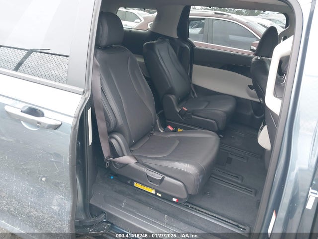 KNDNC5H37P6261383 KIA Carnival Mpv Ex