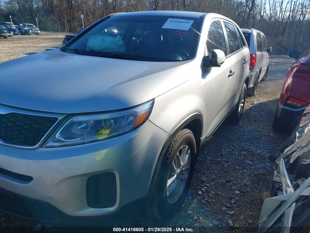 KIA SORENTO LX 2015 5XYKT3A65FG564606 Image 2