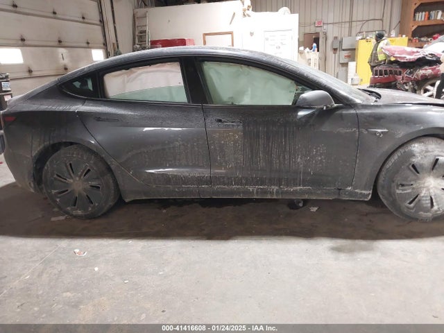 5YJ3E1EA4SF913869 Tesla MODEL 3